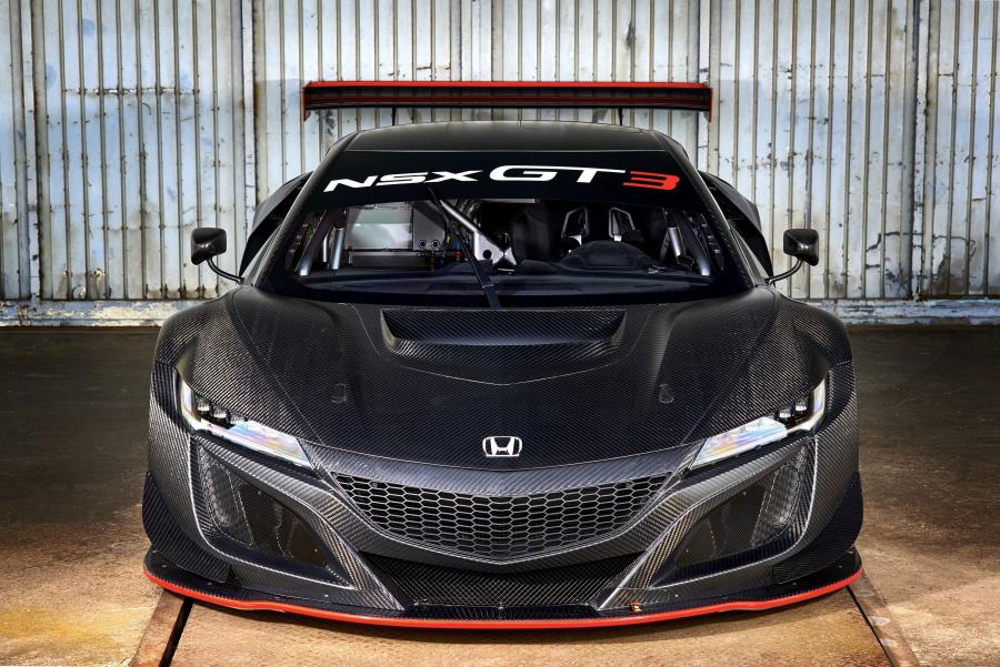  Honda NSX GT3 2017 года  (фото 2 из 16)